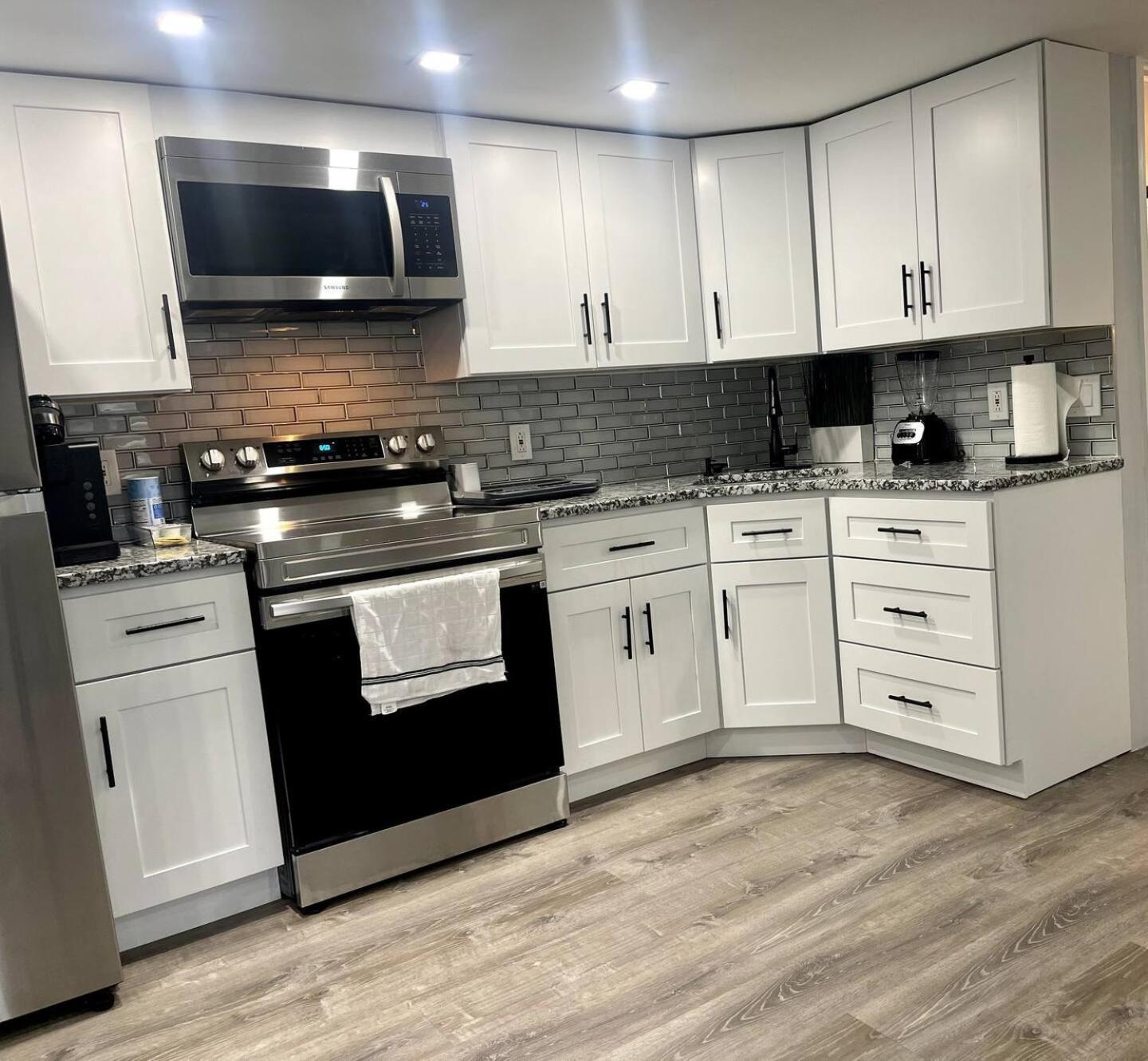 Apartment Lovely 1-bedroom With Free Parking